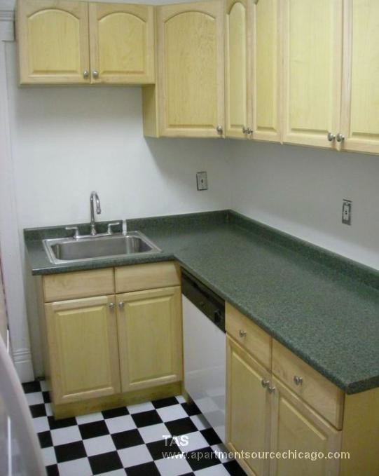 932 W Newport Ave in Chicago, IL - Building Photo