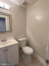 8 Mannakee St in Rockville, MD - Foto de edificio - Building Photo
