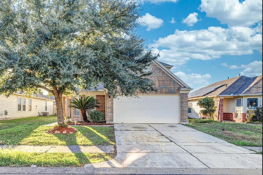 8015 Oregano Drive in Baytown, TX - Building Photo