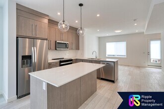 280 Chelsea Rd in Chestermere, AB - Building Photo - Building Photo