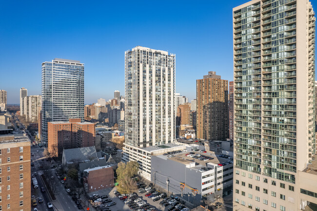 The Elm at Clark in Chicago, IL - Building Photo - Building Photo