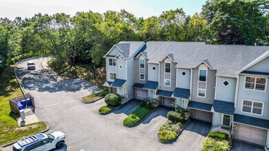 19 Hawthorne Dr in New London, CT - Building Photo - Building Photo