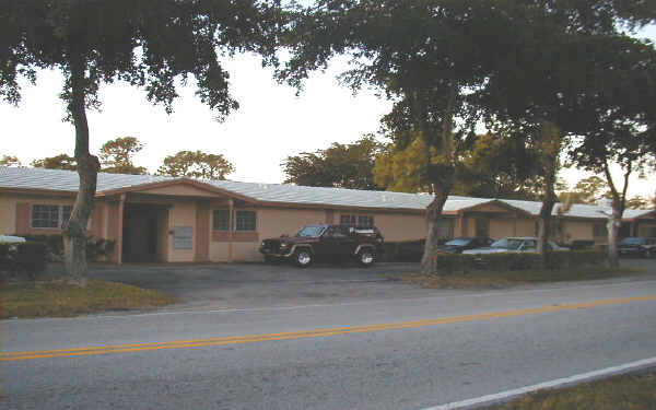 8430 NW 40th St in Coral Springs, FL - Building Photo