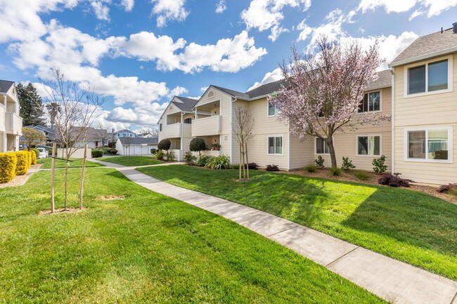 Emerald Pointe in Rohnert Park, CA - Foto de edificio - Building Photo