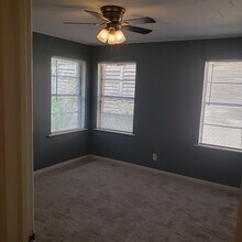1014 Randall St in Taylor, TX - Building Photo - Building Photo