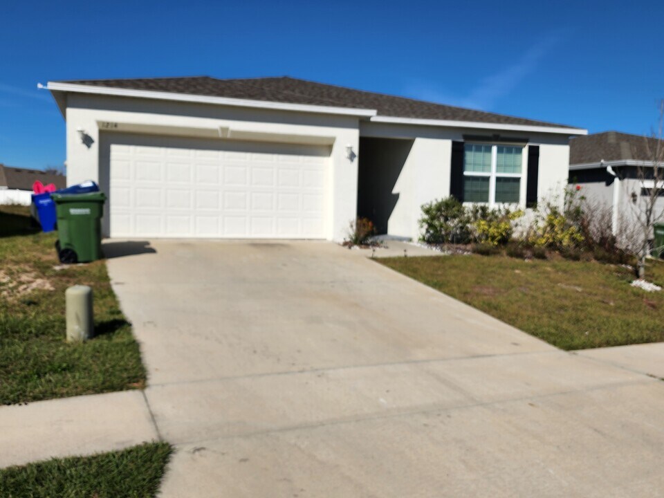 1214 Salisbury Dr in Winter Haven, FL - Building Photo