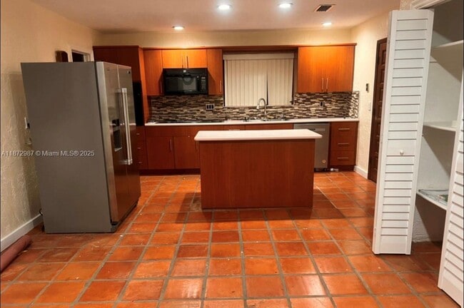7240 SW 58th St in Miami, FL - Building Photo - Building Photo