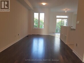 38 Greenwood Dr in Essa, ON - Building Photo - Building Photo