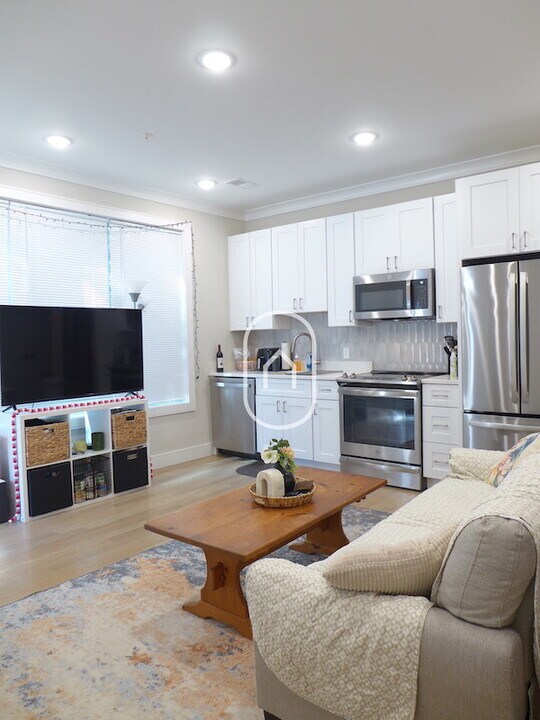 84 Gordon St, Unit 1 in Boston, MA - Foto de edificio