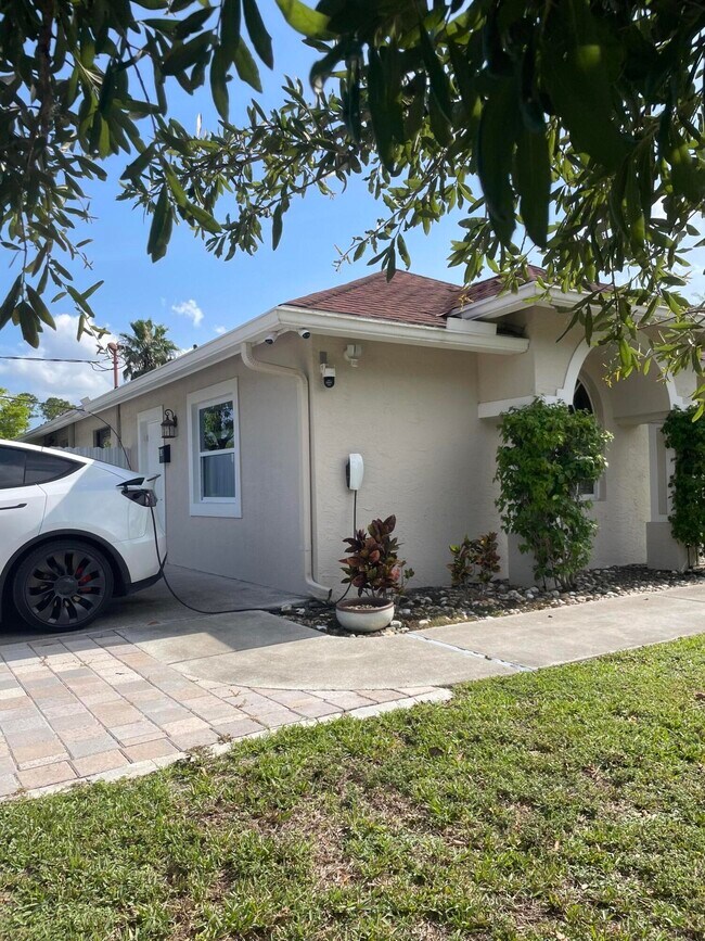 17068 89th Pl N in The Acreage, FL - Building Photo - Building Photo