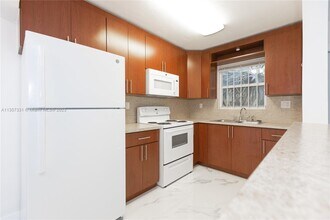 1060 NE 78th St-Unit -3 in Miami, FL - Building Photo - Building Photo
