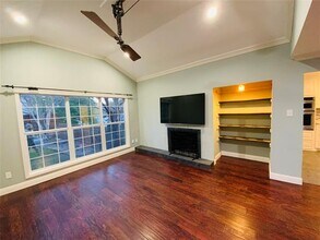 4902 W Mockingbird Ln in Dallas, TX - Building Photo - Building Photo