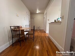 1789 Beacon St, Unit 7 in Brookline, MA - Foto de edificio - Building Photo
