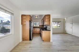 1549 San Carlos Ave in San Carlos, CA - Building Photo - Building Photo