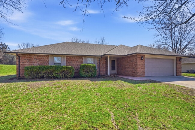 5561 Waterfront Dr N in Columbia, MO - Building Photo - Building Photo