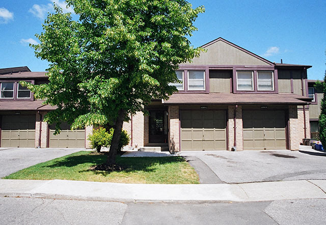 Waterford Townhouses in Mississauga, ON - Building Photo