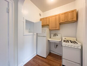 2536 N Sawyer Ave, Unit 112 in Chicago, IL - Foto de edificio - Building Photo