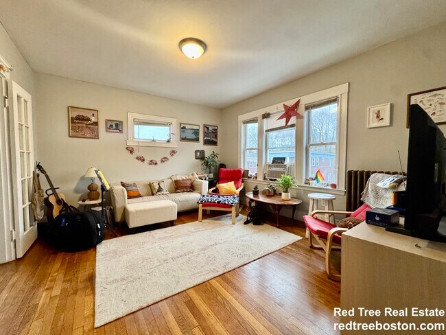 12 St Peter St, Unit 3 in Boston, MA - Foto de edificio - Building Photo