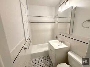 East 84th Street, Unit 2F in New York, NY - Foto de edificio - Building Photo