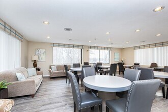 1006 Paradise Rd, Unit #1-N in Swampscott, MA - Building Photo - Building Photo