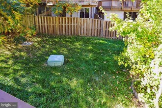 14705 Flower Hill Dr in Centreville, VA - Building Photo - Building Photo