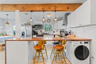 2447 Wilson St in Hollywood, FL - Building Photo - Building Photo