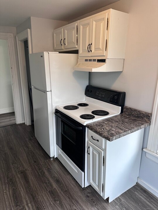 941 E Broadway in Stratford, CT - Building Photo