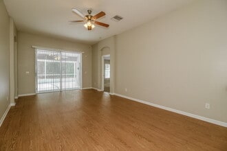 633 Straw Lake Dr in Brandon, FL - Foto de edificio - Building Photo
