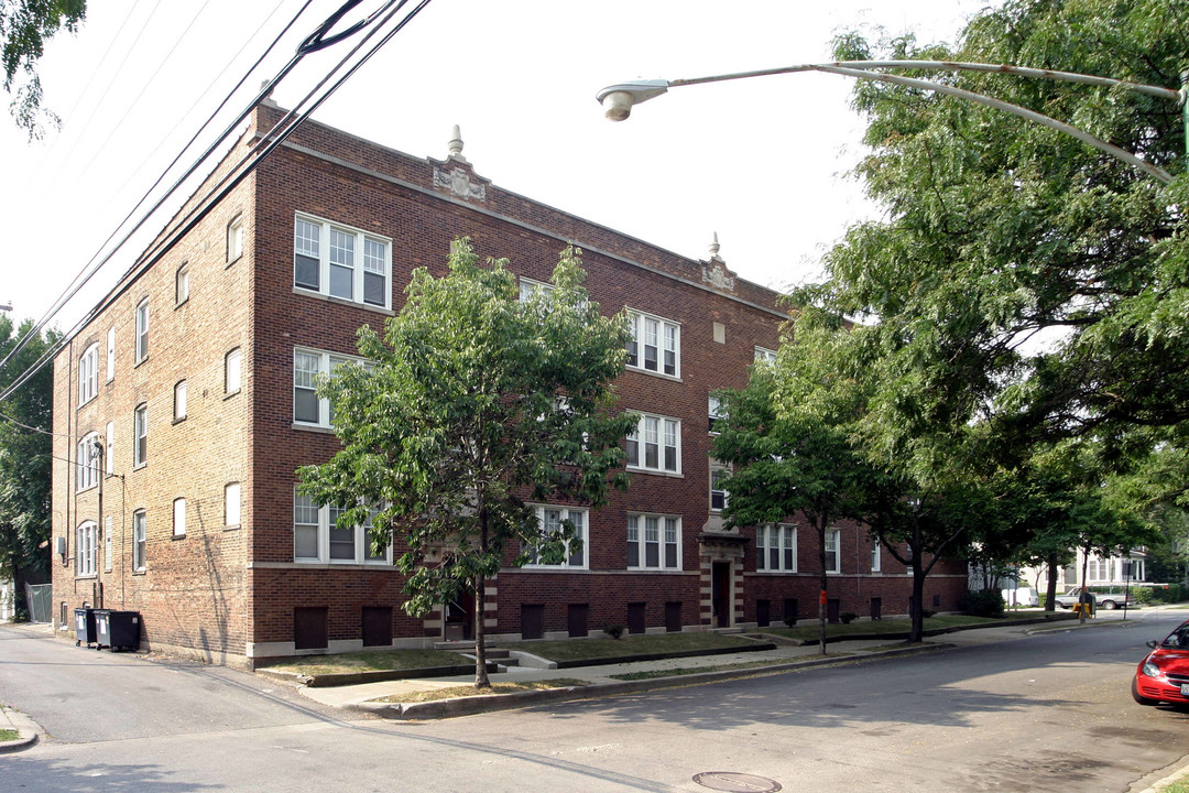 1511-25 W Cullom Ave in Chicago, IL - Building Photo