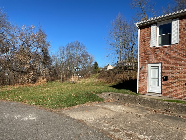 38 Hawk Ct in Wheeling, WV - Foto de edificio - Building Photo