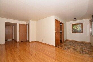 716 W Rock Pl in Glendale, WI - Building Photo - Building Photo