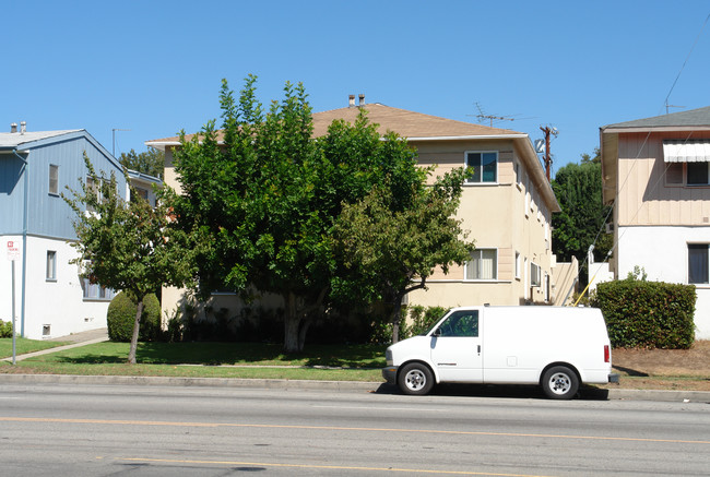 12827 Burbank Blvd in Valley Village, CA - Foto de edificio - Building Photo