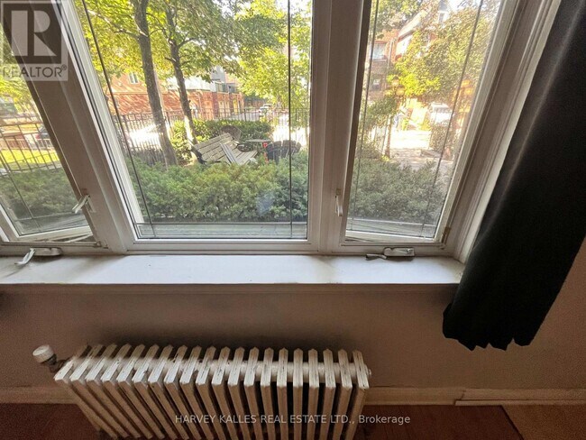 3 Elm Grove Ave in Toronto, ON - Building Photo - Building Photo