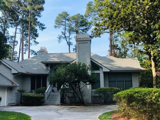 property at 41 Club Course Dr