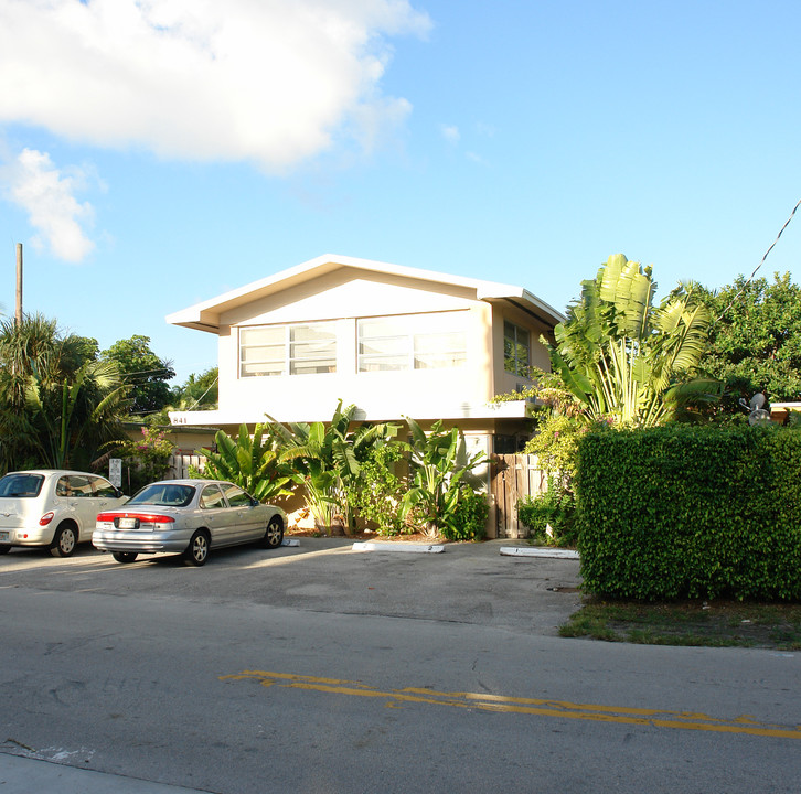 841 N Victoria Park Rd in Fort Lauderdale, FL - Building Photo