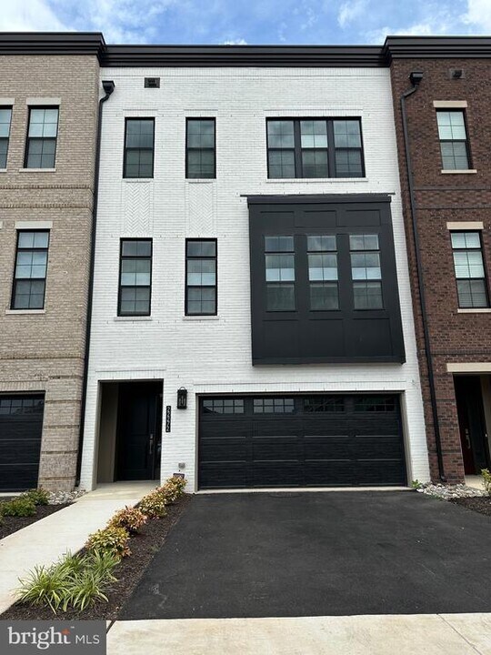 22272 Rivanna Shore Terrace in Ashburn, VA - Building Photo