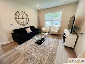 463 Old Post Rd in Edison, NJ - Building Photo - Building Photo