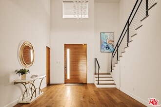 5062 Woodley Ave in Los Angeles, CA - Building Photo - Building Photo