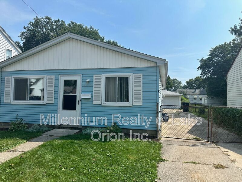 27532 O'Neil St in Roseville, MI - Building Photo