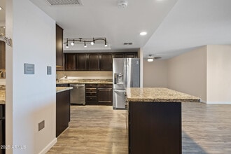 7920 E Camelback Rd in Scottsdale, AZ - Building Photo - Building Photo