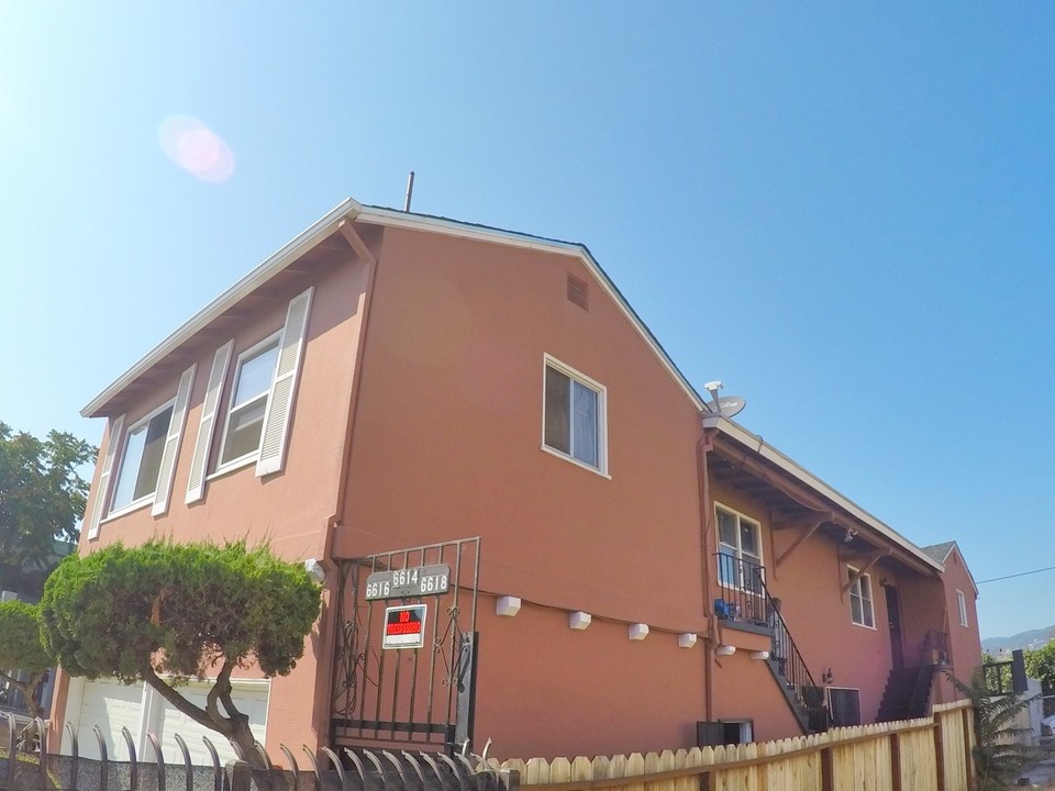 6614 Bancroft Ave in Oakland, CA - Building Photo