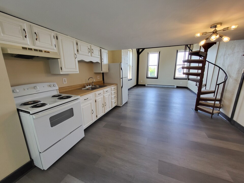 45 E High St, Unit 3A in Hummelstown, PA - Building Photo