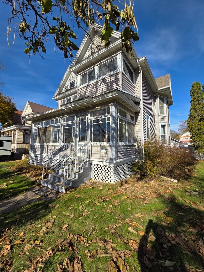 property at 408 E Oak St