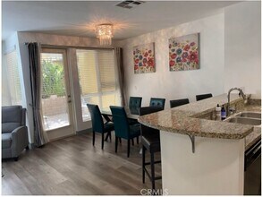 21301 Erwin St in Los Angeles, CA - Building Photo - Building Photo