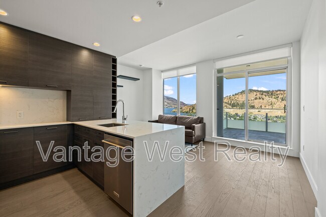1181 Sunset Dr in Kelowna, BC - Building Photo - Building Photo