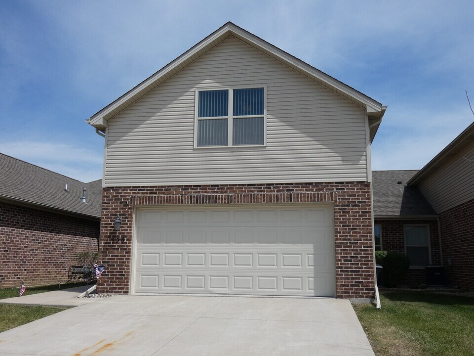199 E John Casey Rd in Bourbonnais, IL - Building Photo