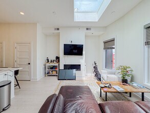 231 Maverick St, Unit 1 in Boston, MA - Building Photo - Building Photo