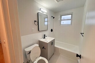 152 Brown St, Unit #1R in Waltham, MA - Building Photo - Building Photo