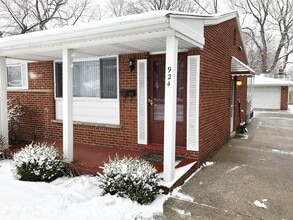924 E Windemere Ave in Royal Oak, MI - Building Photo - Building Photo