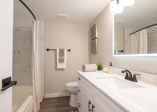 Highpoint Creek Apartments in Oklahoma City, OK - Foto de edificio - Building Photo